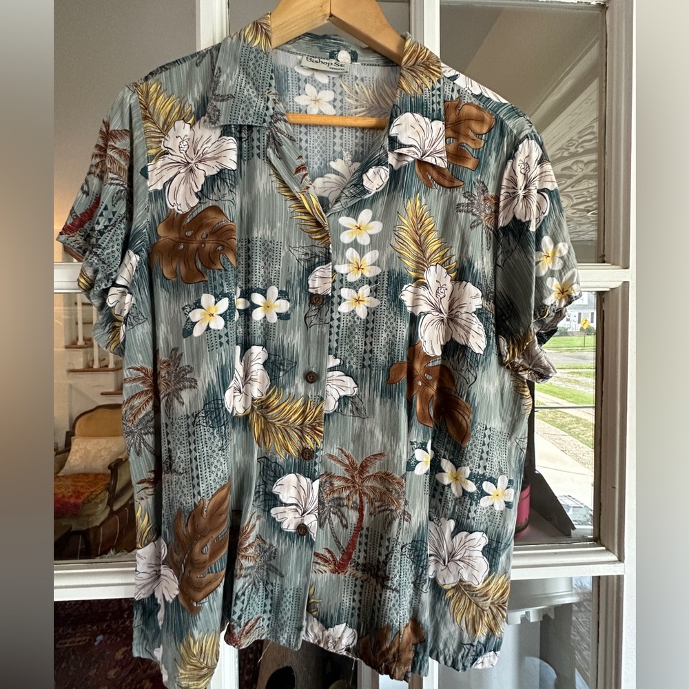 Aloha shirt women’s style by Bishop St. made in Hawaii 46” bust